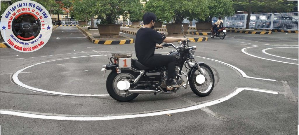Thủ tục đăng ký A1, A Cần Thơ: 4 bước quan trọng 4 Người điều khiển mô tô thực hành trên đường hình số 8