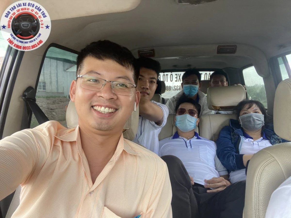 Kinh Nghiệm Học Lái Xe: 12 Lưu Ý Đầy Đủ Cho Người Mới 3 Kinh nghiệm học lái xe – nhóm học viên tại Cần Thơ
