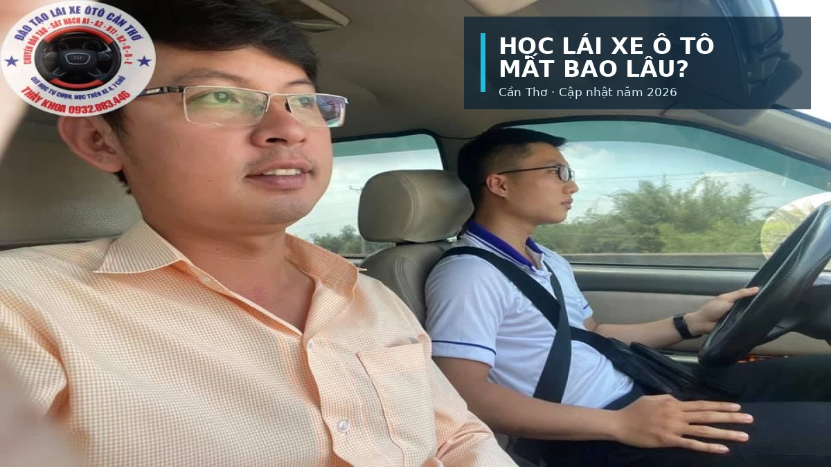 Học Lái Xe Ô Tô Mất Bao Lâu Tại Cần Thơ? 7 Bí Quyết Thiết Thực 2026 4 Học lái xe ô tô mất bao lâu tại Cần Thơ – thầy dạy và học viên thực hành lái xe